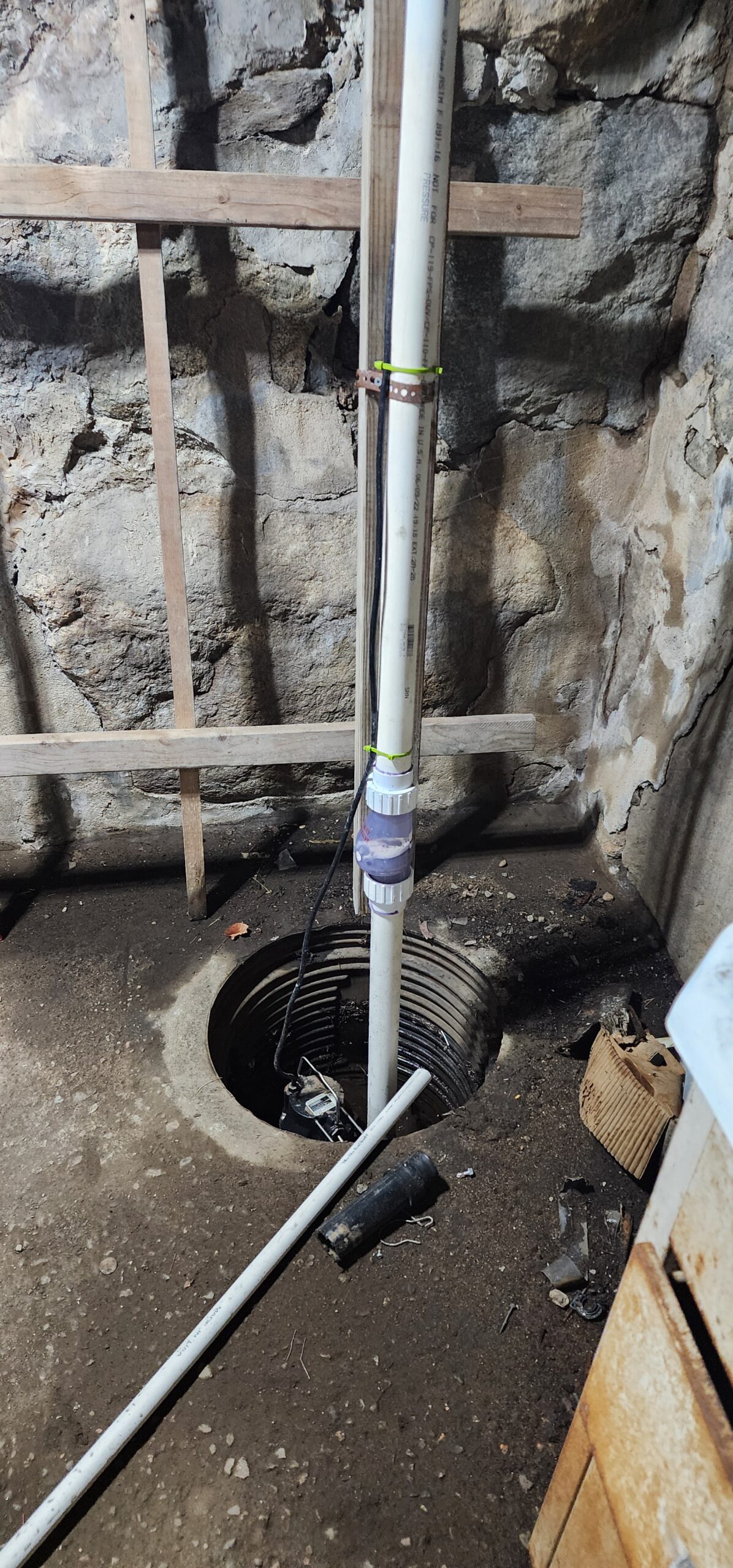 Sparkle Lake basement waterproofing job in New London County, photo 7